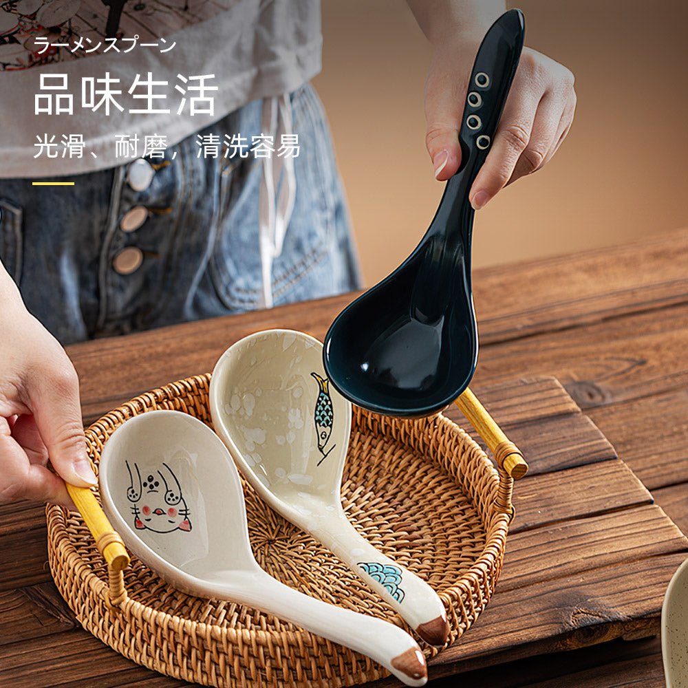 日式拉麵湯匙 2入組|釉下彩陶瓷工藝・勺面深圓不卡料・長柄防燙好握不滑手