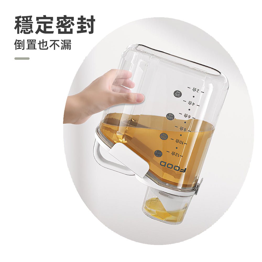 儲米桶 2800ml|鷹嘴斜口順暢出米・透明桶身清楚辨量・可提設計輕鬆拿取