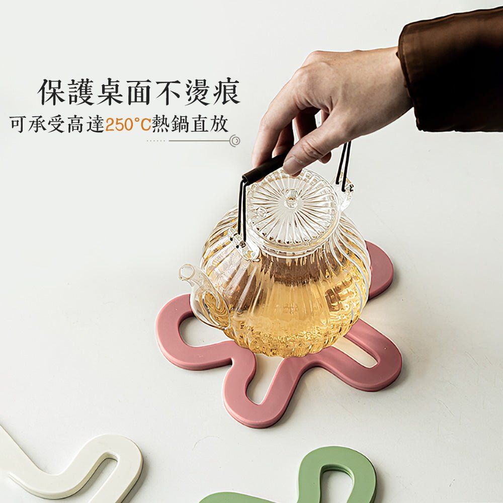 花朵矽膠隔熱墊｜耐高溫防滑・多色組合點亮餐桌